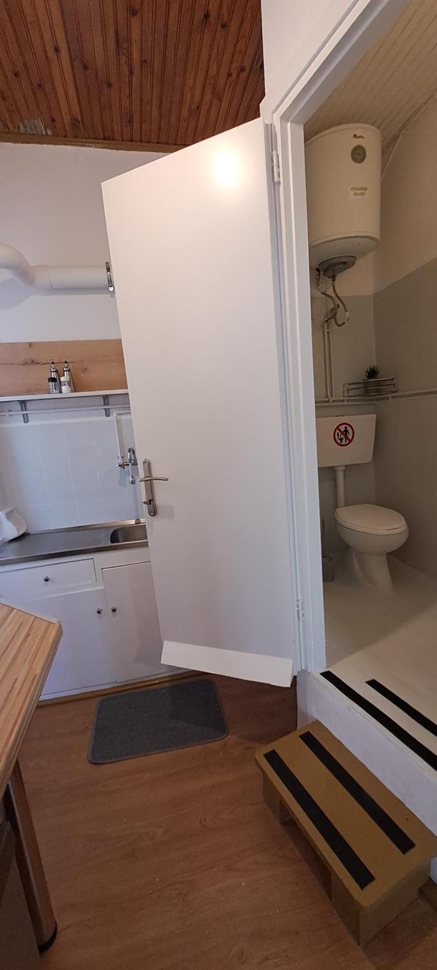 Central Studio Apartment *