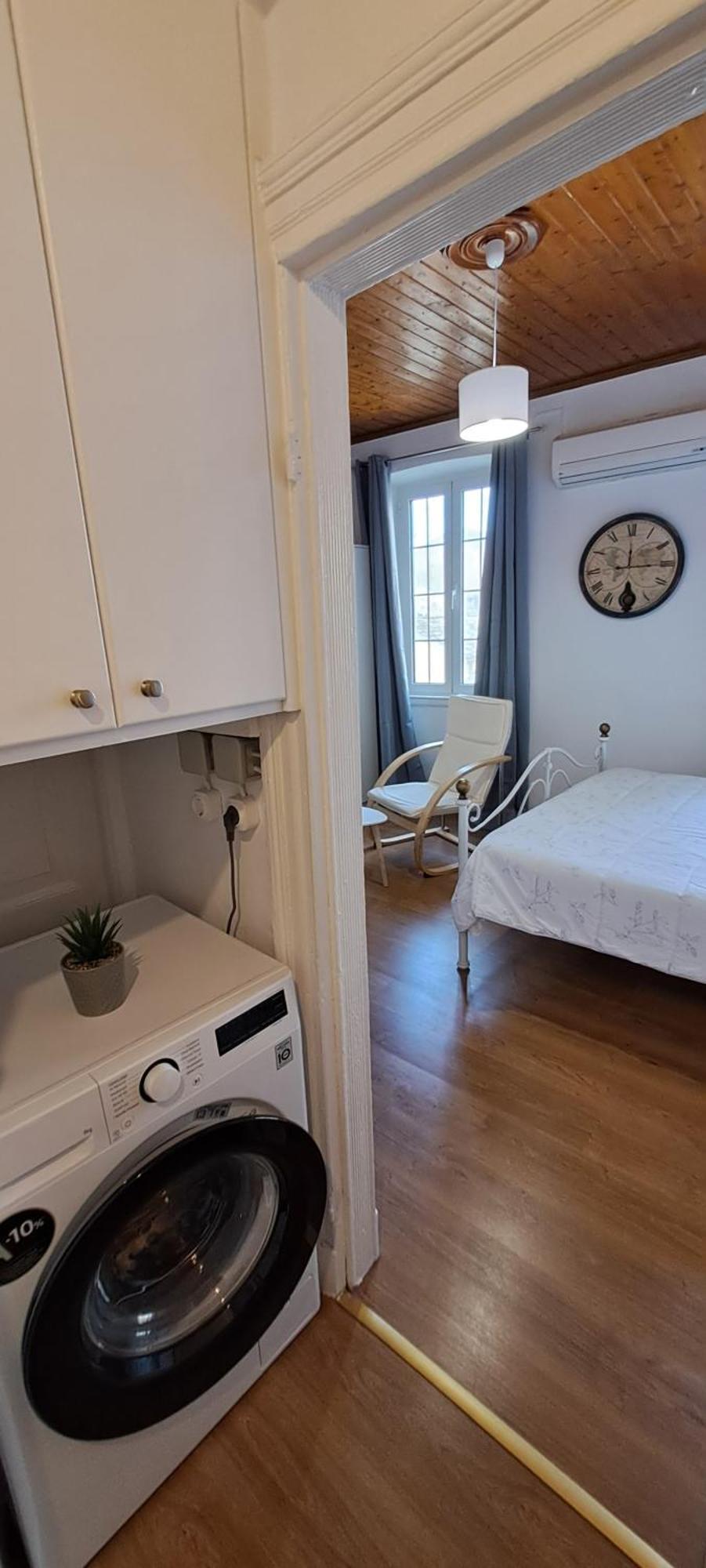 Central Studio Apartment *